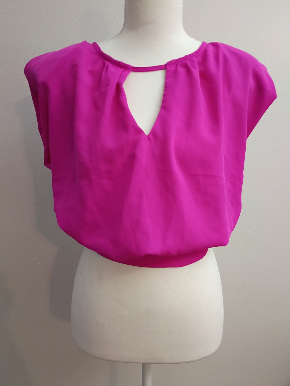 Flying Tomato Cap Sleeve Keyhole Blouse in Fuchsia
